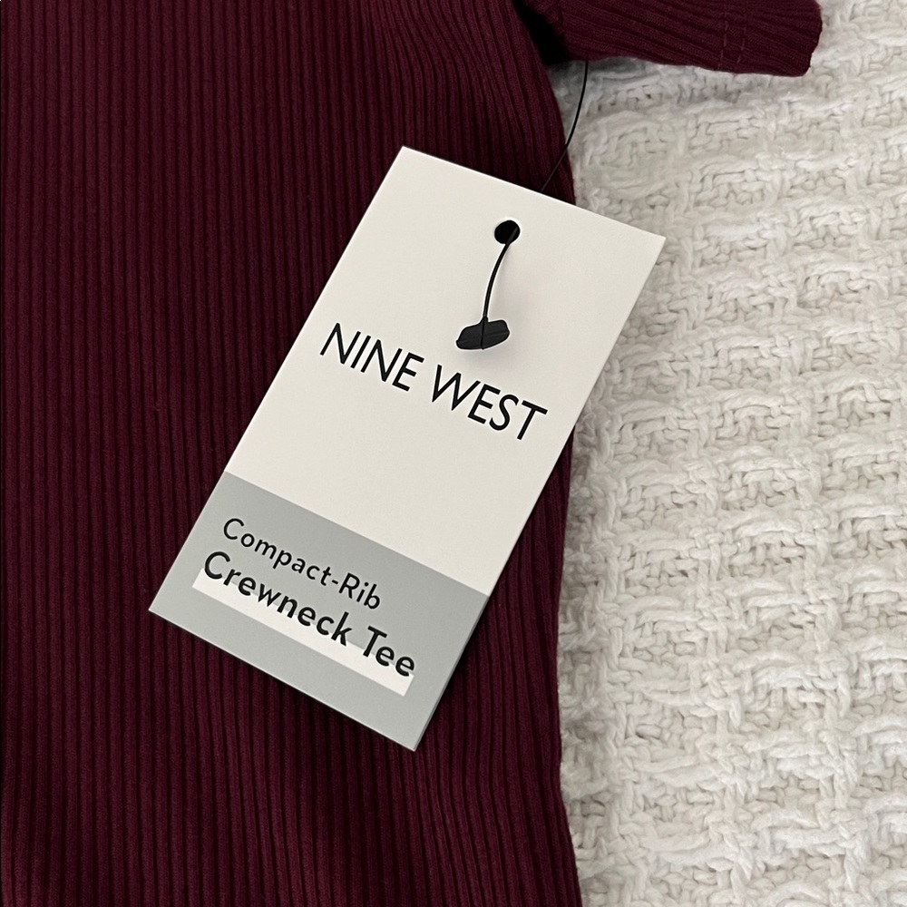 NWT Nine West fitted crew neck tee - Picture 4 of 8